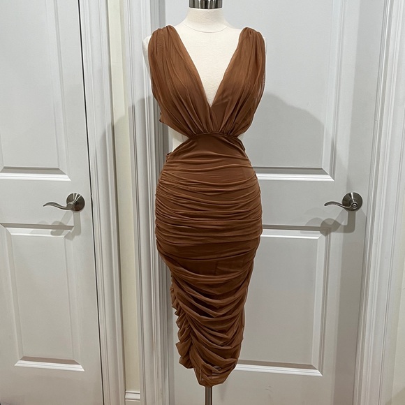 NEW! AKIRA ALWAYS A SLAY THIS‎ WAY LOW V NECK MIDI DRESS in LIGHT BROWN SIZE L - Picture 2 of 16